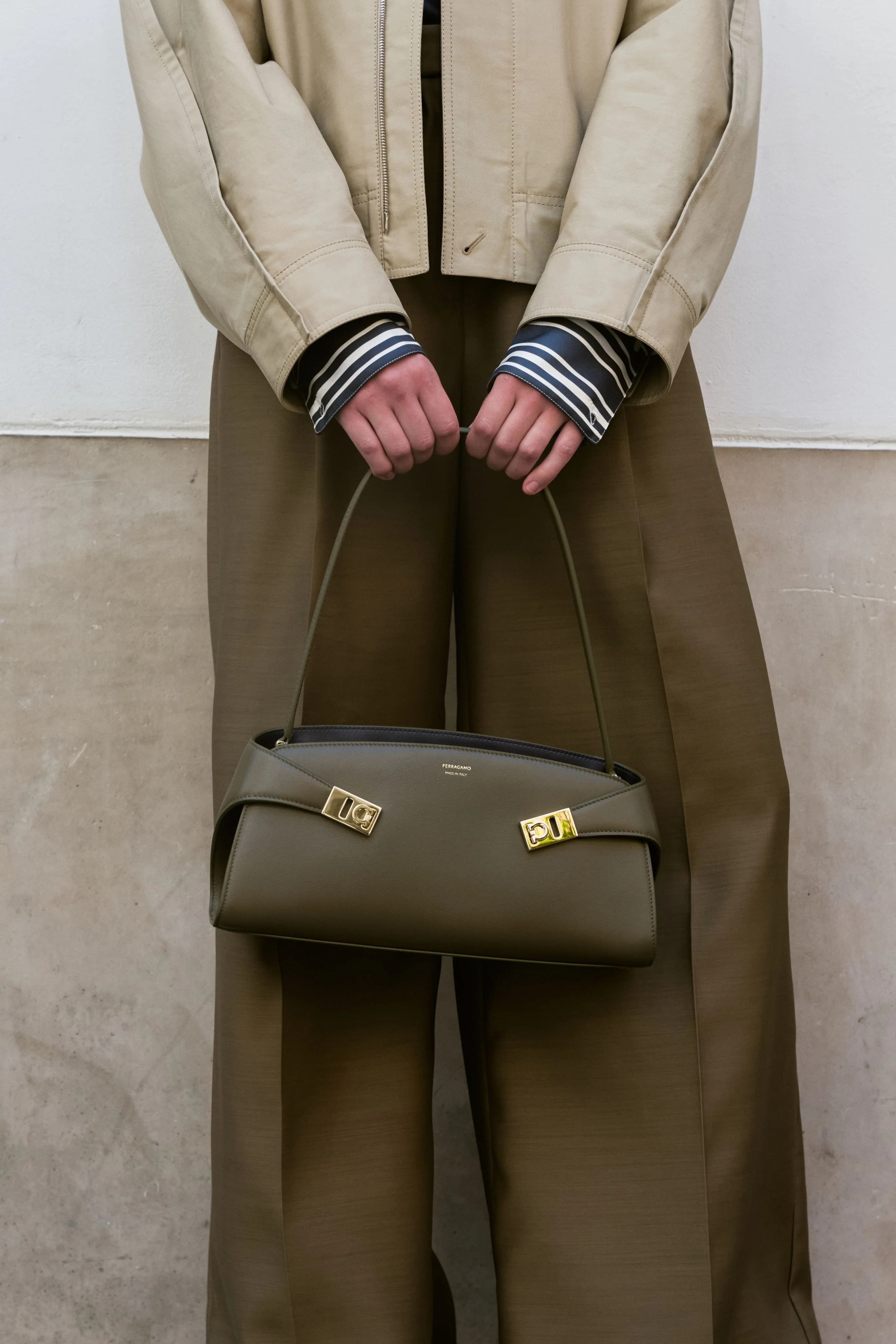 Hug Handbag - Olive/Navy - Image 4