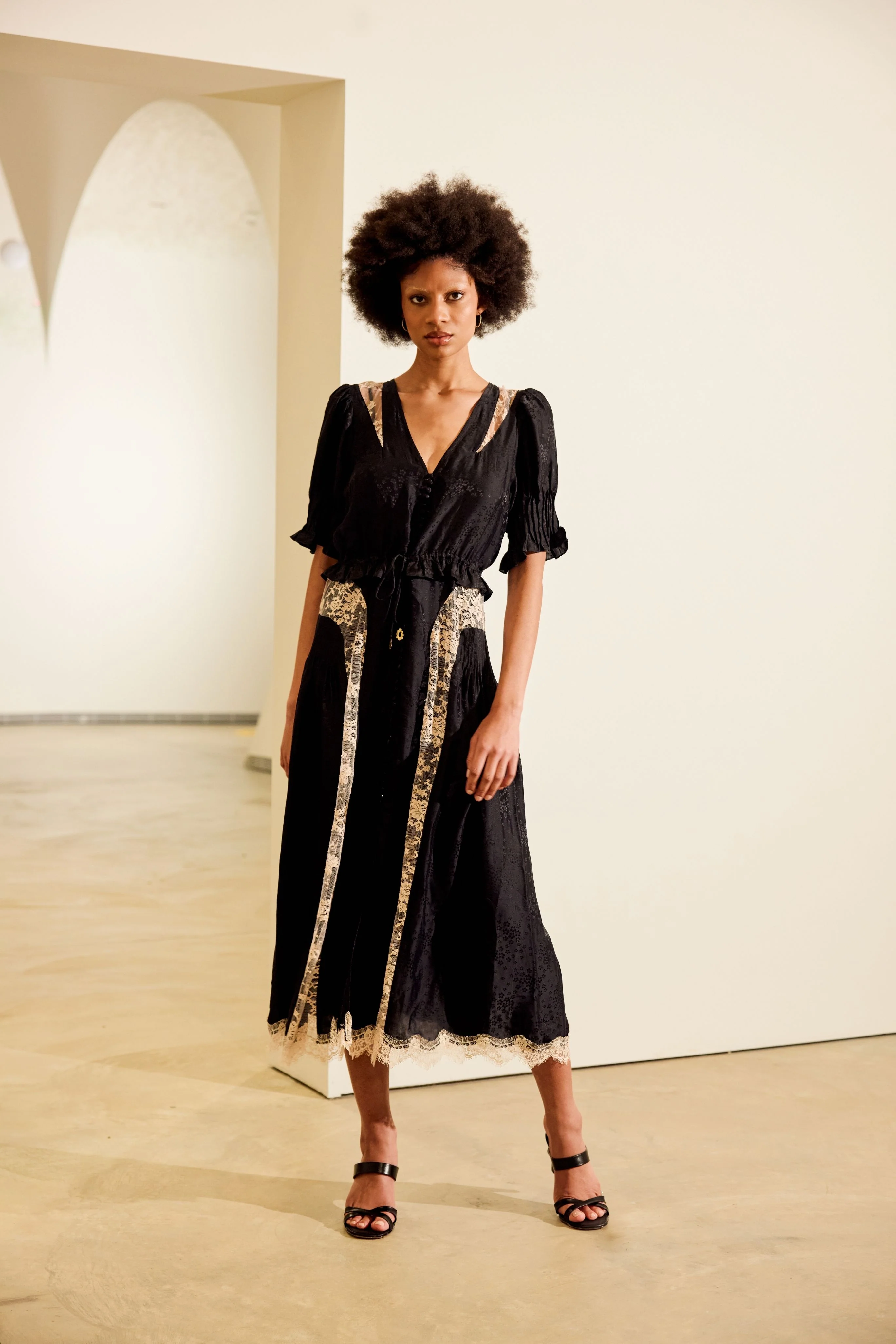 Ethel Puff Midi Dresss in Black - Image 3